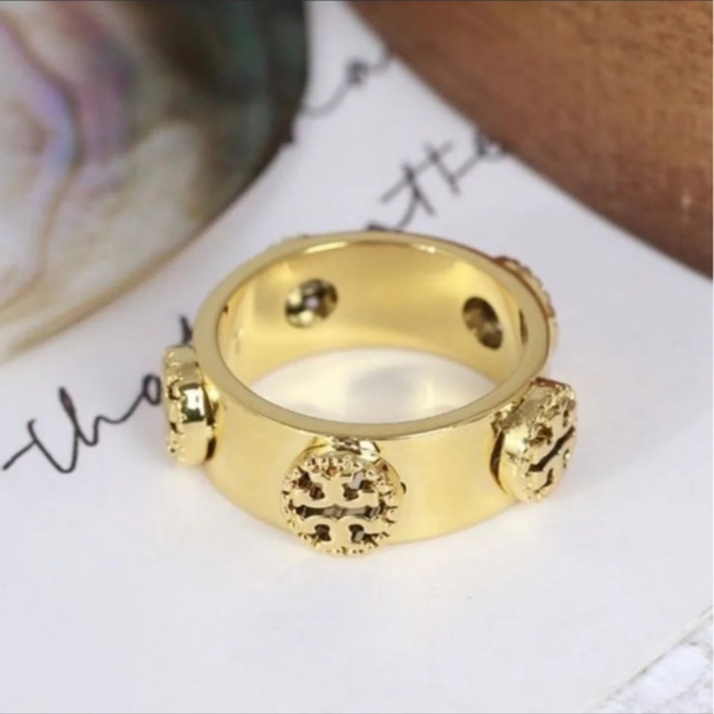 - Ring Size 8